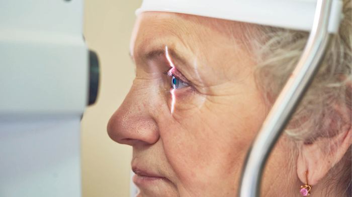 What age does macular degeneration start