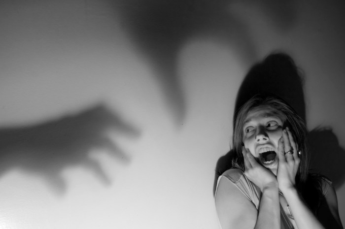 Fear of Intimacy Symptoms, Causes, and Treatment