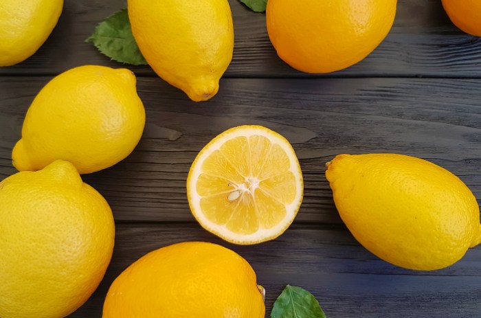 Lemon juice to lighten hair